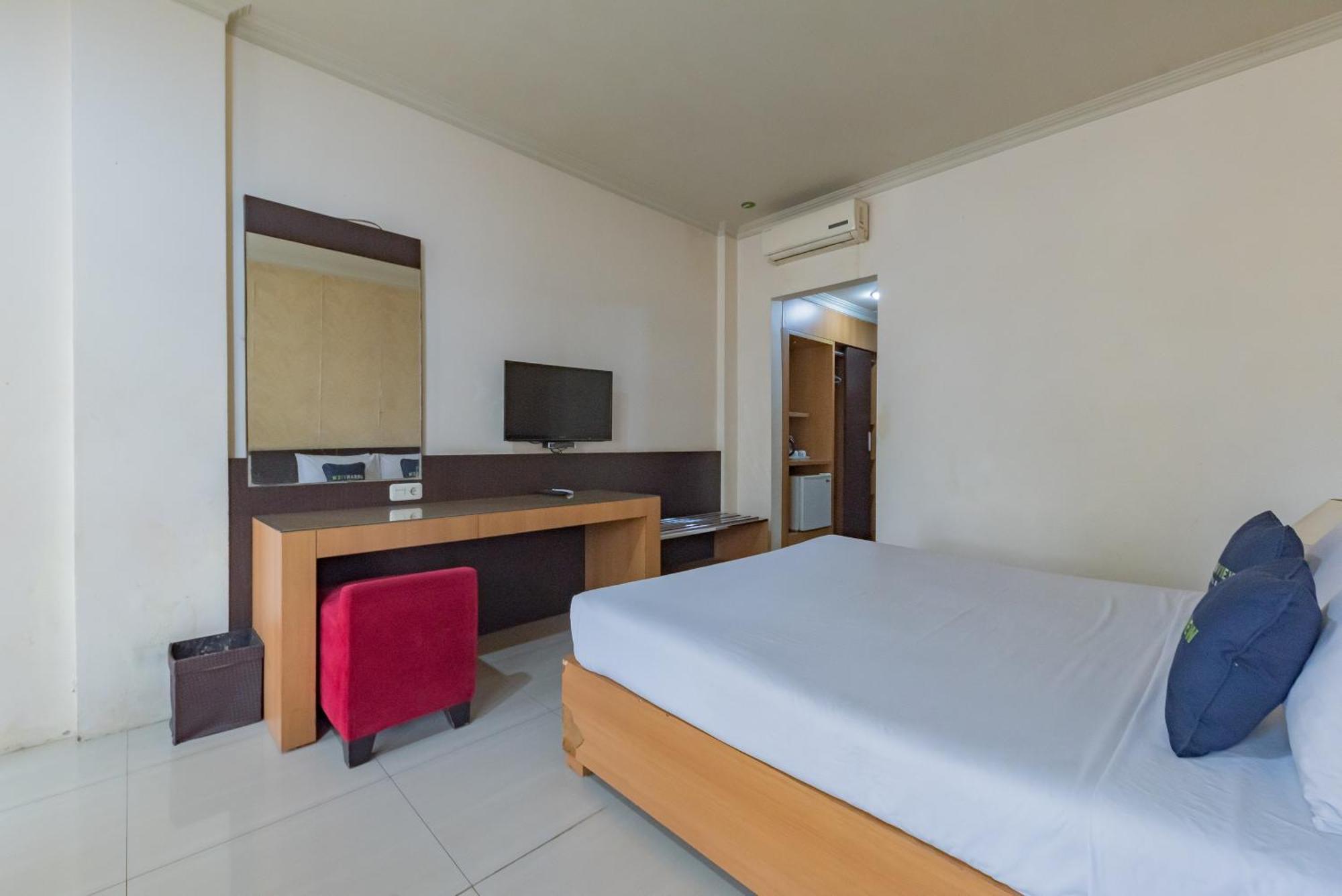 คราวน์ โฮเต็ล ทาซิคมาลายา Hotel ตาซิกมาลายา ภายนอก รูปภาพ