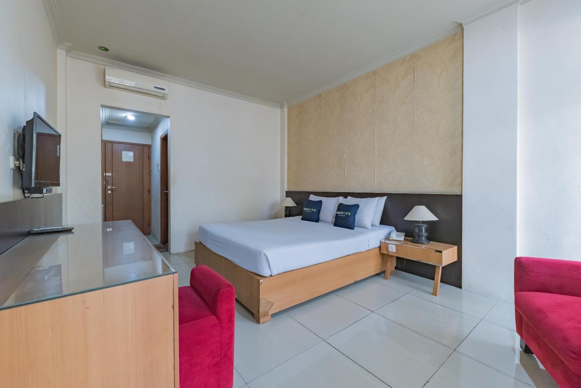 คราวน์ โฮเต็ล ทาซิคมาลายา Hotel ตาซิกมาลายา ภายนอก รูปภาพ