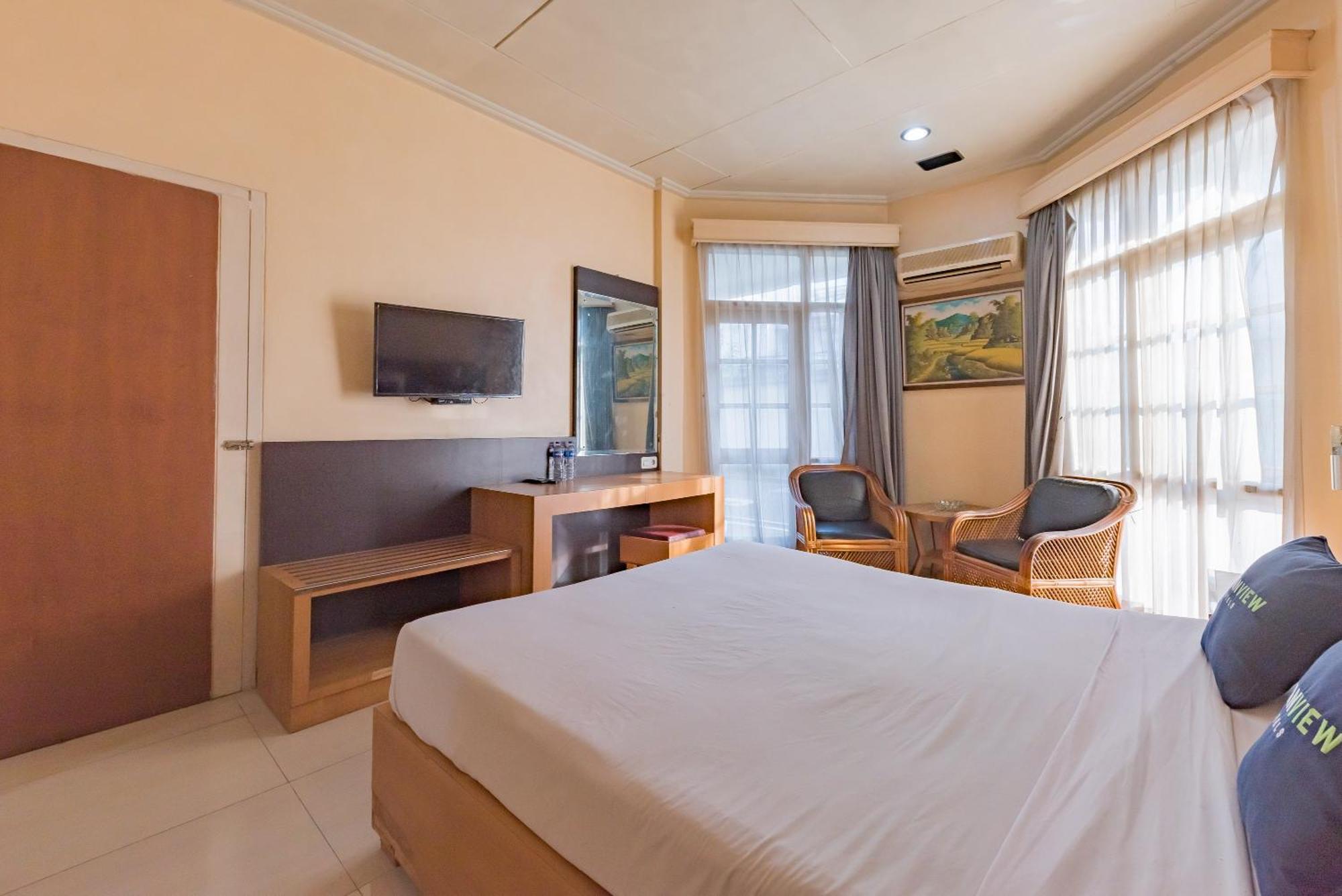 คราวน์ โฮเต็ล ทาซิคมาลายา Hotel ตาซิกมาลายา ภายนอก รูปภาพ