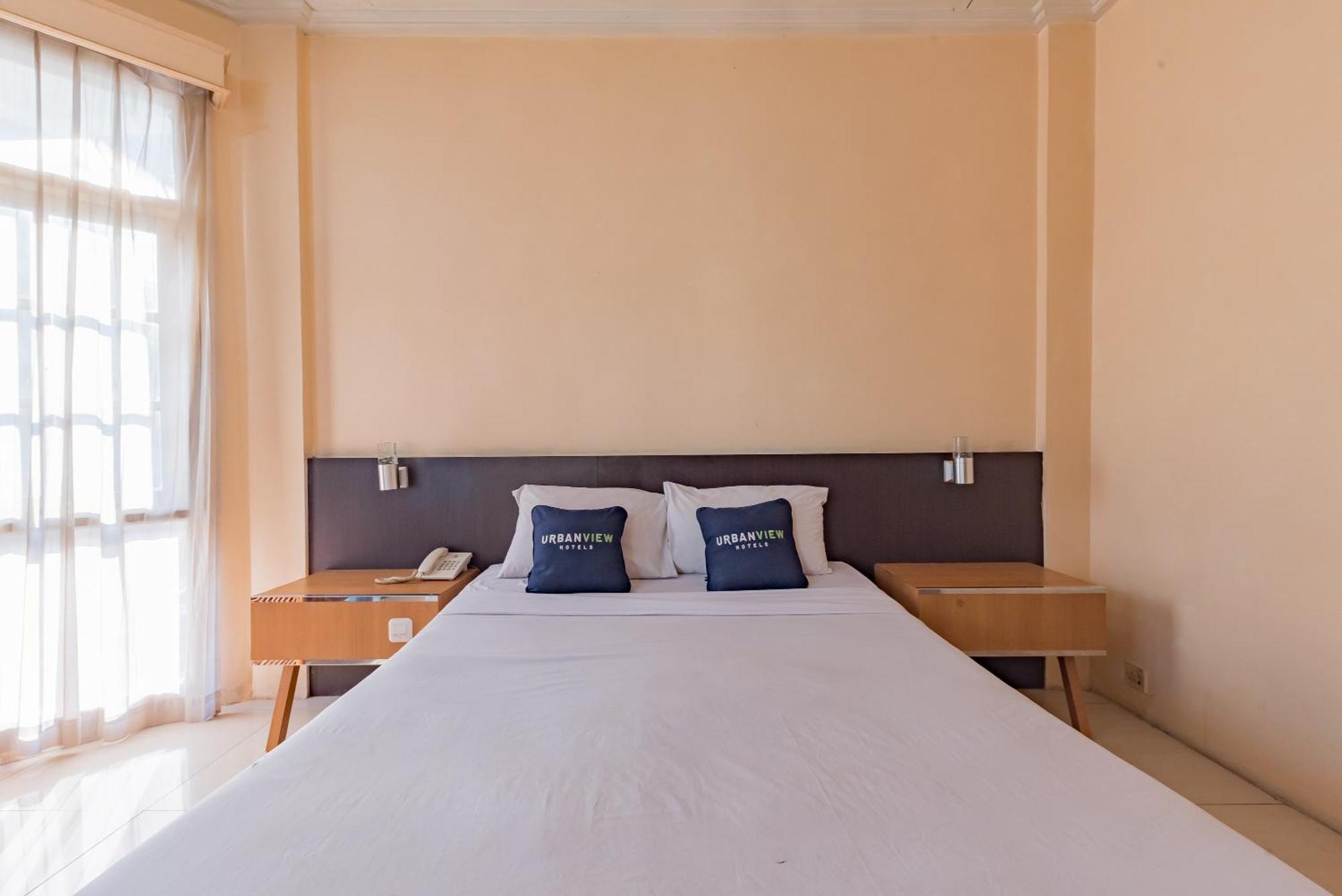 คราวน์ โฮเต็ล ทาซิคมาลายา Hotel ตาซิกมาลายา ภายนอก รูปภาพ