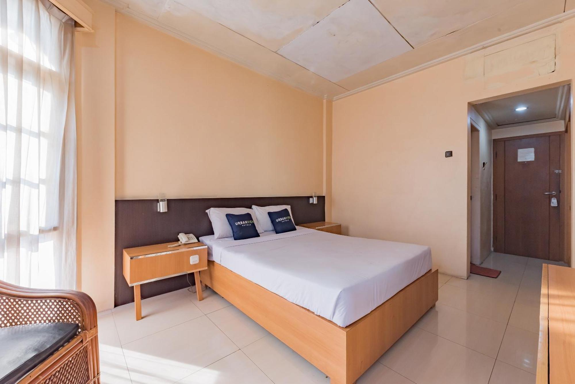 คราวน์ โฮเต็ล ทาซิคมาลายา Hotel ตาซิกมาลายา ภายนอก รูปภาพ